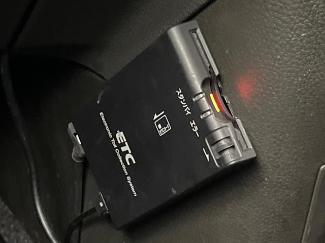 キューブ ライダー　ブラックライン　純正ＳＤナビ　禁煙車　スマートキー　ＨＩＤヘッドライト　ＥＴＣ　オートエアコン　１６インチアルミホイール　Ｂｌｕｅｔｏｏｔｈ再生　ＣＤ　ＤＶＤ再生　フルセグＴＶ（4枚目）
