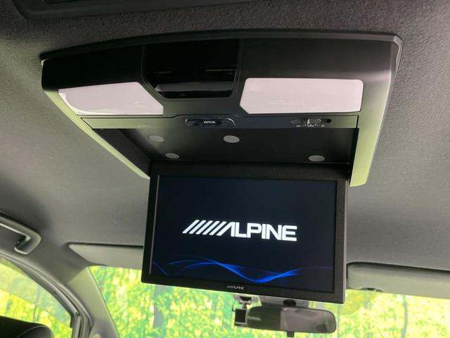 【後席モニター】家族や友人とお出かけする機会が多い方に大人気の後席モニターを装備！見やすい位置に画面がありテレビやＤＶＤの視聴も快適！友達もお子様も、後席にしか乗らなくなるかも？？