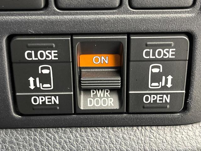 【両側パワースライドドア】スマートキーや運転席のスイッチで後席両側スライドドアの開閉が可能♪電動だから力を入れてドアを開ける必要が無く、小さなお子様でも簡単に開け閉めでき快適です♪