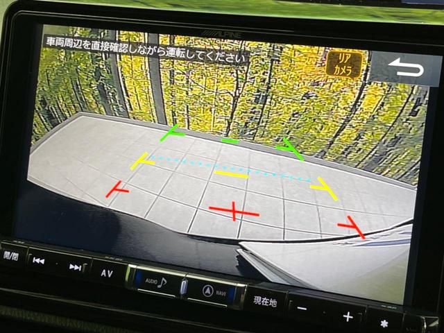 【バックカメラ】駐車時に後方がリアルタイム映像で確認できます。大型商業施設や立体駐車場での駐車時や、夜間のバック時に大活躍！運転スキルに関わらず、今や必須となった装備のひとつです。