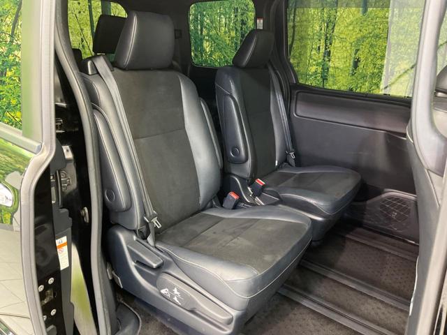 後部座席も気になるようなキズ・汚れやへたり等、大きなダメージはなく、良好な状態です。
