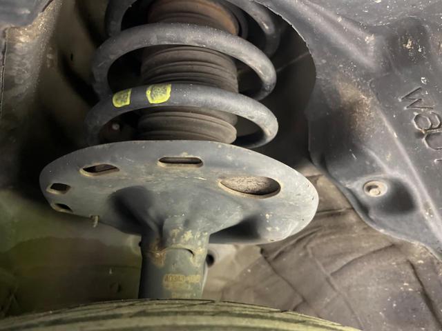 お車を安心してお乗りいただく為には、足回りの定期点検が欠かせません。サービスサポート（有償保証）では無料点検もご提供しており、安心のカーライフをお過ごしいただけるサポート体制が整っています。