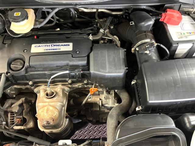 オデッセイ アブソルート・ＥＸホンダセンシング　ホンダセンシング　純正ナビ　全周囲カメラ　フリップダウンモニター　両側電動スライドドア　シートヒーター　クリアラスソナー　パドルシフト　衝突被害軽減　横滑り防止機能　ブラインドスポットモニター　ＥＴＣ（19枚目）