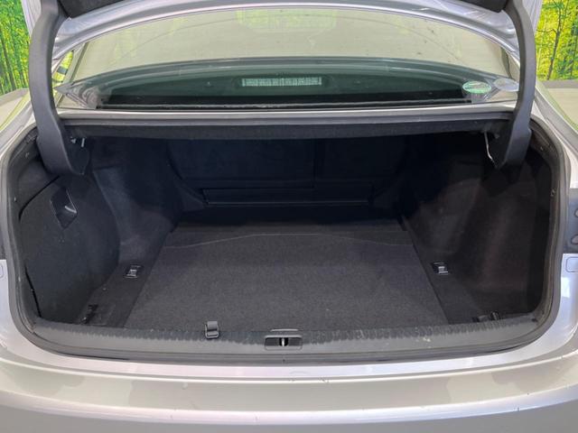 ＩＳ ＩＳ３００ｈ　Ｆスポーツ　禁煙車　純正ナビ　黒革シート　レーダークルーズ　バックカメラ　ＥＴＣ　Ｂｌｕｅｔｏｏｔｈ　フルセグ　シートヒーター　シートエアコン　ＬＥＤヘッドライト　ＬＥＤフォグランプ　コーナーセンサー（10枚目）