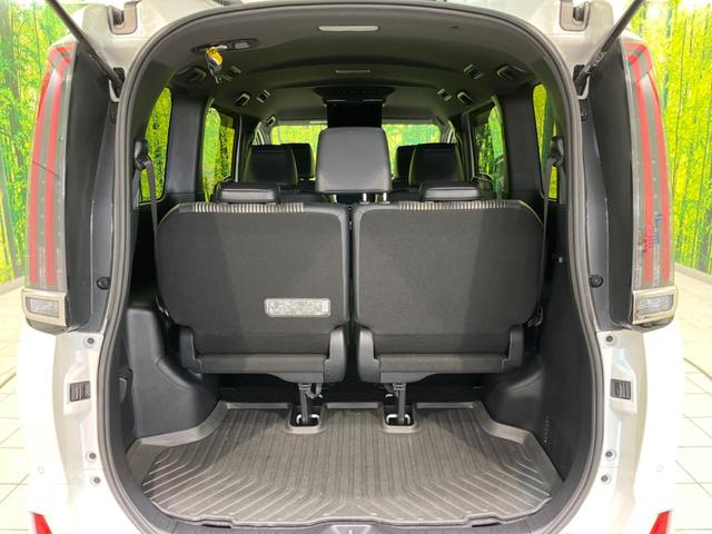 ノア Si ダブルバイビーIII 両側電動ドア 純正SDナビ 後席モニター バックカメラ 衝突被害軽減システム 禁煙車 ハーフレザーシート ドラレコ コーナーセンサー スマートキー LEDヘッド ビルトインETC クルコン(11枚目)