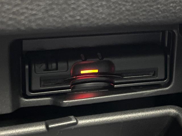 セレナ ハイウェイスター　Ｖセレクション　両側電動ドア　９型純正ナビ　後席モニター　禁煙車　全周囲カメラ　衝突被害軽減　レーダークルーズ　ドラレコ　コーナーセンサー　スマートキー　ＬＥＤヘッド　ＥＴＣ　パークアシスト　車線逸脱警報（9枚目）