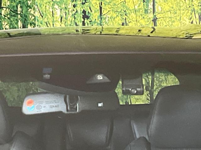 ヴェゼル ハイブリッドＲＳ・ホンダセンシング　純正ナビ　衝突軽減装置　バックカメラ　レーダークルーズ　ハーフレザーシート　コーナーセンサー　ＥＴＣ　レーンキープ　スマートキー　シートヒーター　ドライブレコーダー　ＬＥＤヘッド　　車線逸脱警報（3枚目）