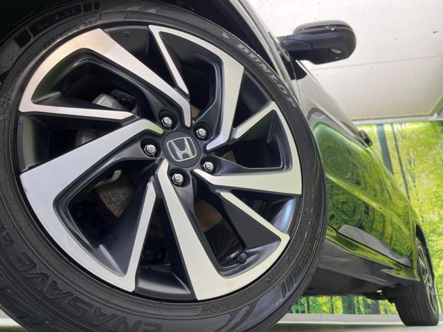 ヴェゼル ハイブリッドＲＳ・ホンダセンシング　純正ナビ　衝突軽減装置　バックカメラ　レーダークルーズ　ハーフレザーシート　コーナーセンサー　ＥＴＣ　レーンキープ　スマートキー　シートヒーター　ドライブレコーダー　ＬＥＤヘッド　　車線逸脱警報（13枚目）