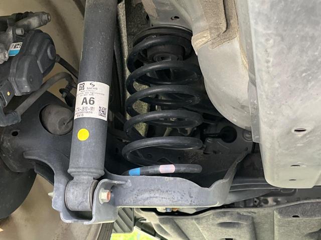 ヴェゼル ハイブリッドＲＳ・ホンダセンシング　純正ナビ　衝突軽減装置　バックカメラ　レーダークルーズ　ハーフレザーシート　コーナーセンサー　ＥＴＣ　レーンキープ　スマートキー　シートヒーター　ドライブレコーダー　ＬＥＤヘッド　　車線逸脱警報（20枚目）