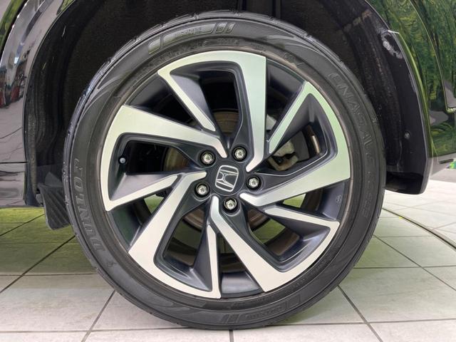 ヴェゼル ハイブリッドＲＳ・ホンダセンシング　純正ナビ　衝突軽減装置　バックカメラ　レーダークルーズ　ハーフレザーシート　コーナーセンサー　ＥＴＣ　レーンキープ　スマートキー　シートヒーター　ドライブレコーダー　ＬＥＤヘッド　　車線逸脱警報（23枚目）