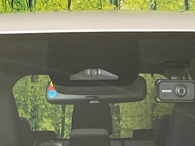 ヴォクシー Ｓ－Ｇ　電動スライドドア　禁煙車　純正８インチディスプレイオーディオ　バックカメラ　衝突軽減装置　レーダークルーズ　ＥＴＣ　Ｂｌｕｅｔｏｏｔｈ再生　ドライブレコーダー　　ＬＥＤヘッドライト（6枚目）