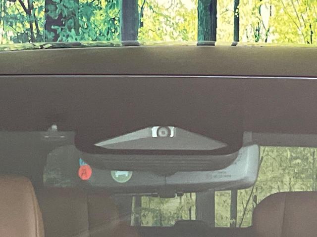 ヴェルファイアハイブリッド Ｚ　プレミア　ガラスルーフ　フルエアロ　両側電動ドア　後席モニター　全周囲カメラ　衝突被害軽減システム　１００Ｖ電源　レーダークルーズ　禁煙車　電動リアゲート　レザーシート　前席シートエアコン　リアシートエアコン（7枚目）