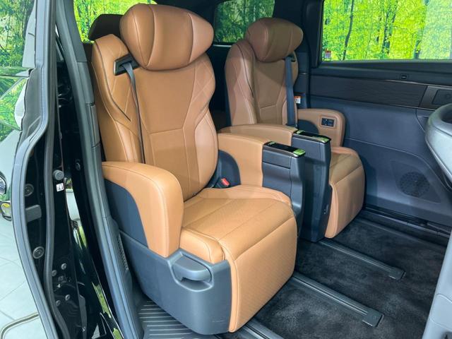 ヴェルファイアハイブリッド Ｚ　プレミア　ガラスルーフ　フルエアロ　両側電動ドア　後席モニター　全周囲カメラ　衝突被害軽減システム　１００Ｖ電源　レーダークルーズ　禁煙車　電動リアゲート　レザーシート　前席シートエアコン　リアシートエアコン（9枚目）