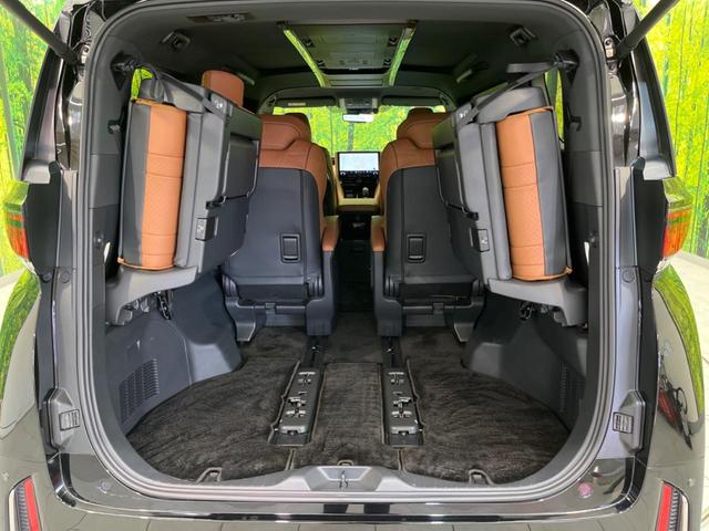 ヴェルファイアハイブリッド Ｚ　プレミア　ガラスルーフ　フルエアロ　両側電動ドア　後席モニター　全周囲カメラ　衝突被害軽減システム　１００Ｖ電源　レーダークルーズ　禁煙車　電動リアゲート　レザーシート　前席シートエアコン　リアシートエアコン（35枚目）