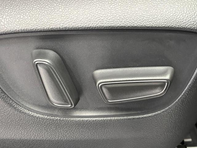 ヴェルファイアハイブリッド Ｚ　プレミア　ガラスルーフ　フルエアロ　両側電動ドア　後席モニター　全周囲カメラ　衝突被害軽減システム　１００Ｖ電源　レーダークルーズ　禁煙車　電動リアゲート　レザーシート　前席シートエアコン　リアシートエアコン（40枚目）