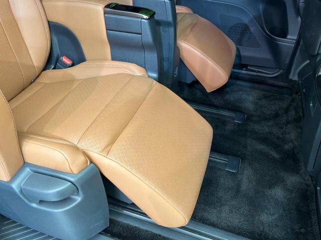 ヴェルファイアハイブリッド Ｚ　プレミア　ガラスルーフ　フルエアロ　両側電動ドア　後席モニター　全周囲カメラ　衝突被害軽減システム　１００Ｖ電源　レーダークルーズ　禁煙車　電動リアゲート　レザーシート　前席シートエアコン　リアシートエアコン（44枚目）