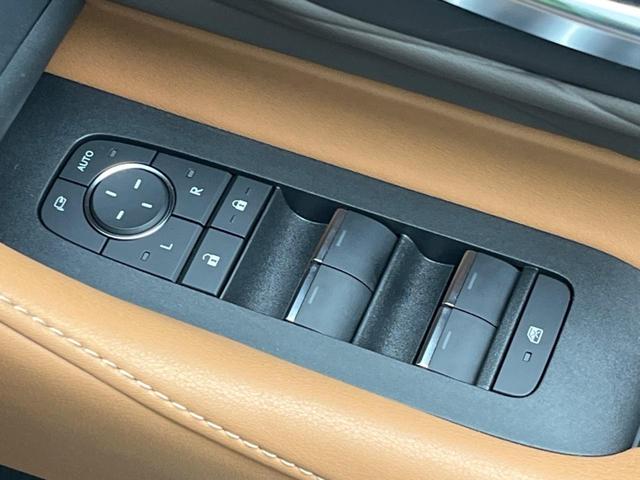 ヴェルファイアハイブリッド Ｚ　プレミア　ガラスルーフ　フルエアロ　両側電動ドア　後席モニター　全周囲カメラ　衝突被害軽減システム　１００Ｖ電源　レーダークルーズ　禁煙車　電動リアゲート　レザーシート　前席シートエアコン　リアシートエアコン（50枚目）