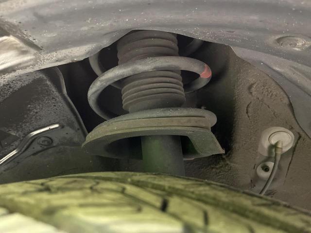 MPV 23S 両側電動スライドドア 禁煙車 純正ナビ ETC バックカメラ スマートキー HIDヘッドライト 革巻きステアリング ステアリングスイッチ オートエアコン 純正17インチアルミホイール オットマン(20枚目)