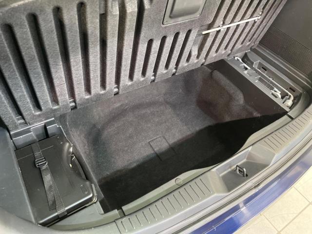 MPV 23S 両側電動スライドドア 禁煙車 純正ナビ ETC バックカメラ スマートキー HIDヘッドライト 革巻きステアリング ステアリングスイッチ オートエアコン 純正17インチアルミホイール オットマン(34枚目)
