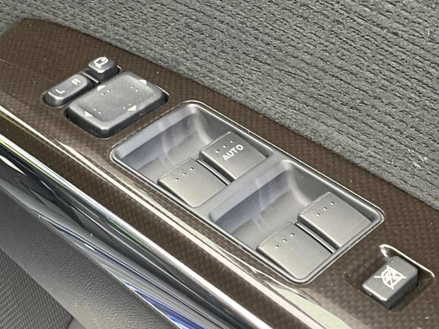 MPV 23S 両側電動スライドドア 禁煙車 純正ナビ ETC バックカメラ スマートキー HIDヘッドライト 革巻きステアリング ステアリングスイッチ オートエアコン 純正17インチアルミホイール オットマン(40枚目)