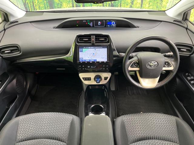 プリウス Sセーフティプラス 純正SDナビ バックカメラ 衝突被害軽減システム レーダークルーズ 禁煙車 ドラレコ コーナーセンサー スマートキー LEDヘッド オートハイビーム 車線逸脱警報 オートライト オートエアコン(2枚目)