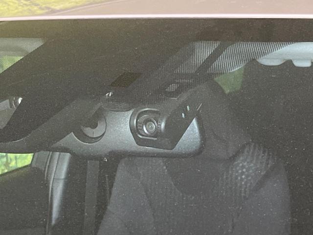 プリウス Sセーフティプラス 純正SDナビ バックカメラ 衝突被害軽減システム レーダークルーズ 禁煙車 ドラレコ コーナーセンサー スマートキー LEDヘッド オートハイビーム 車線逸脱警報 オートライト オートエアコン(7枚目)