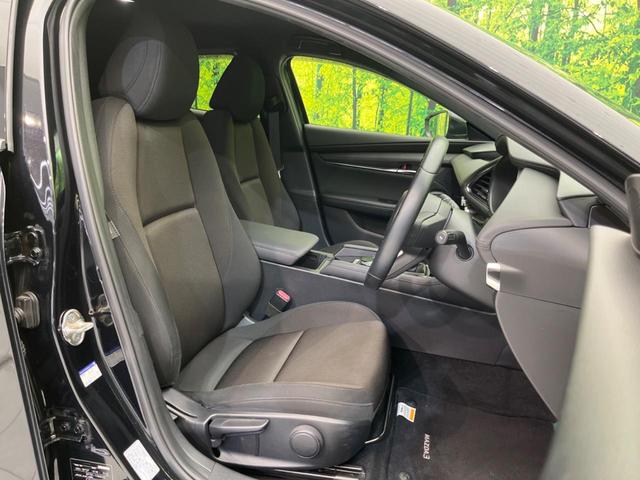 ＭＡＺＤＡ３ファストバック １５Ｓツーリング　全周囲カメラ　衝突被害軽減システム　レーダークルーズ　禁煙車　コーナーセンサー　スマートキー　ＬＥＤヘッド　ビルトインＥＴＣ　オートハイビーム　車線逸脱警報　オートライト　デュアルエアコン（8枚目）