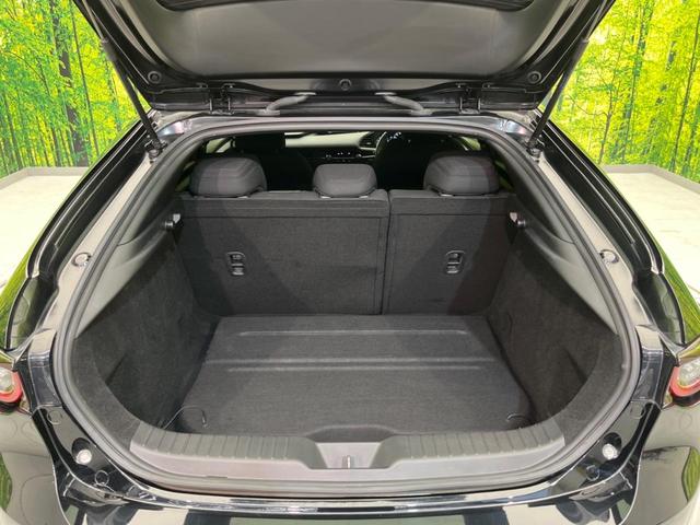 ＭＡＺＤＡ３ファストバック １５Ｓツーリング　全周囲カメラ　衝突被害軽減システム　レーダークルーズ　禁煙車　コーナーセンサー　スマートキー　ＬＥＤヘッド　ビルトインＥＴＣ　オートハイビーム　車線逸脱警報　オートライト　デュアルエアコン（10枚目）