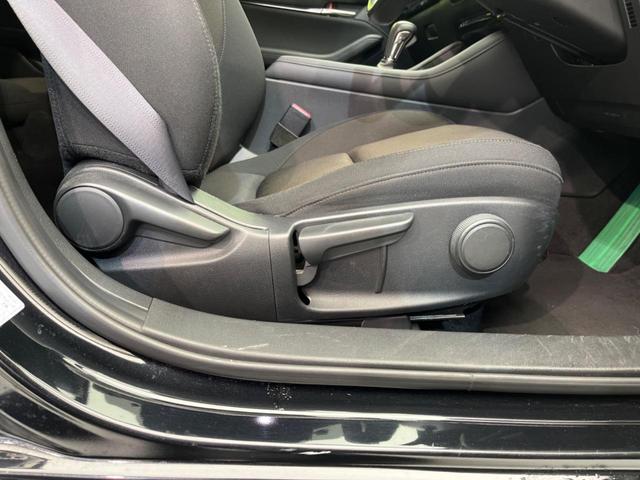 ＭＡＺＤＡ３ファストバック １５Ｓツーリング　全周囲カメラ　衝突被害軽減システム　レーダークルーズ　禁煙車　コーナーセンサー　スマートキー　ＬＥＤヘッド　ビルトインＥＴＣ　オートハイビーム　車線逸脱警報　オートライト　デュアルエアコン（41枚目）