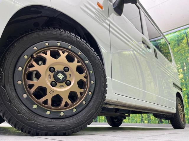 【１４インチアルミホイール】外観にマッチしたアルミホイールを装着しております。各種アルミホイールや、スタッドレスタイヤも取扱いしております。是非ご相談ください♪