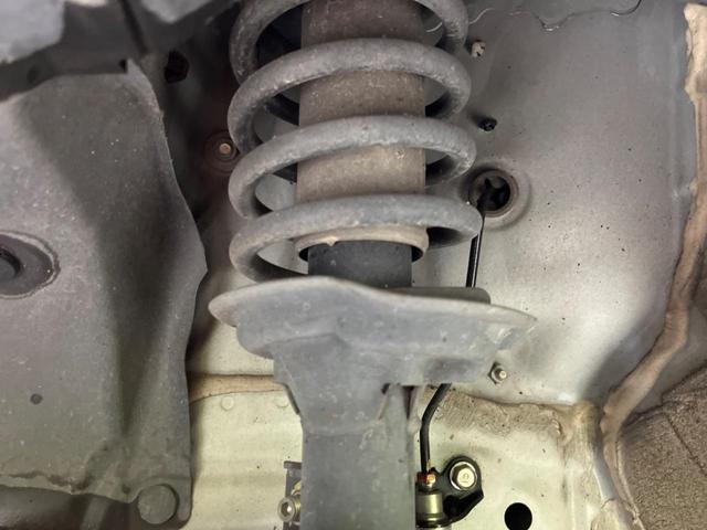 お車を安心してお乗りいただく為には、足回りの定期点検が欠かせません。サービスサポート（有償保証）では無料点検もご提供しており、安心のカーライフをお過ごしいただけるサポート体制が整っています。