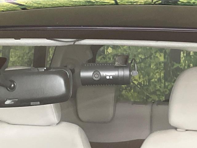 【ドライブレコーダー】安心・安全なカーライフに必須のドライブレコーダーを装備！走行中はもちろん、あおり運転や事故に遭遇した際の状況も映像で記録し、万一のリスクに備えます。