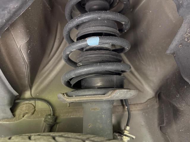 お車を安心してお乗りいただく為には、足回りの定期点検が欠かせません。サービスサポート（有償保証）では無料点検もご提供しており、安心のカーライフをお過ごしいただけるサポート体制が整っています。