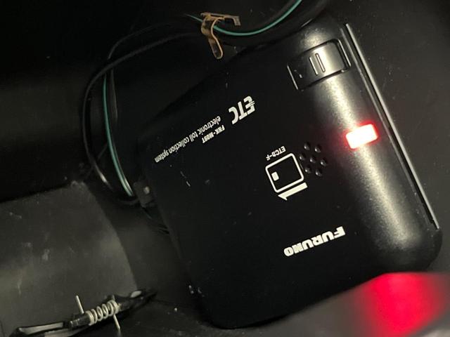 タント カスタムＸ　トップエディションＳＡＩＩＩ　電動スライドドア　衝突軽減装置　禁煙車　純正ナビ　バックカメラ　ＥＴＣ　Ｂｌｕｅｔｏｏｔｈ　フルセグ　スマートキー　シートヒーター　ハーフレザーシート　ＬＥＤヘッドライト　ＬＥＤフォグランプ（6枚目）