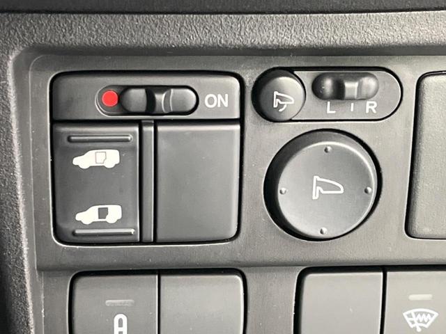 フリード G ハイウェイエディション 電動スライドドア 純正SDナビ バックカメラ 禁煙車 ETC HIDヘッドライト CD/DVD再生 オートライト キーレス 電動格納ミラー(3枚目)