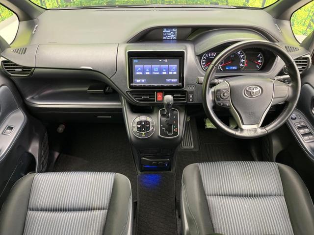 ヴォクシー ＺＳ　両側電動スライドドア　純正９インチナビ　バックカメラ　後席モニター　ドラレコ　ＥＴＣ　禁煙車　ＬＥＤヘッド　Ｂｌｕｅｔｏｏｔｈ再生　スマートキー　オートエアコン　オートライト　ＣＤ／ＤＶＤ再生（2枚目）