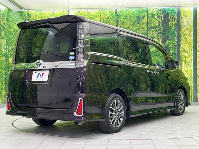 ヴォクシー ＺＳ　両側電動スライドドア　純正９インチナビ　バックカメラ　後席モニター　ドラレコ　ＥＴＣ　禁煙車　ＬＥＤヘッド　Ｂｌｕｅｔｏｏｔｈ再生　スマートキー　オートエアコン　オートライト　ＣＤ／ＤＶＤ再生（17枚目）