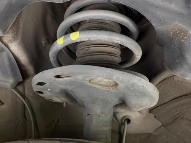 ヴォクシー ＺＳ　両側電動スライドドア　純正９インチナビ　バックカメラ　後席モニター　ドラレコ　ＥＴＣ　禁煙車　ＬＥＤヘッド　Ｂｌｕｅｔｏｏｔｈ再生　スマートキー　オートエアコン　オートライト　ＣＤ／ＤＶＤ再生（20枚目）