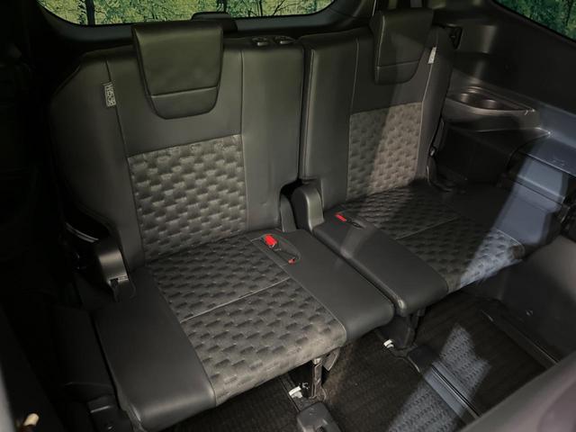 ３列目シートはもちろん状態良好☆大人でもゆったりと座って頂けますので、大人数でのお出かけもラクラクです♪ご家族で、気の知れた仲間で、ドライブに行くのが楽しみですね♪