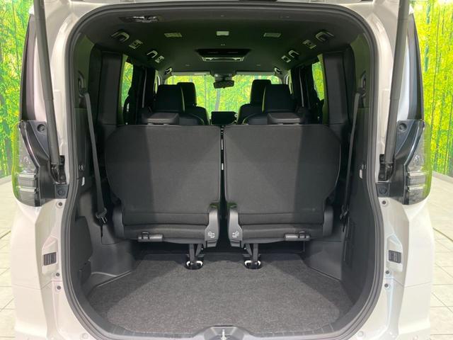 普段のお買い物や通勤、送迎等に十分な荷室スペースを確保しております。サードシートを跳ね上げると、大きな荷物の積載も可能です♪