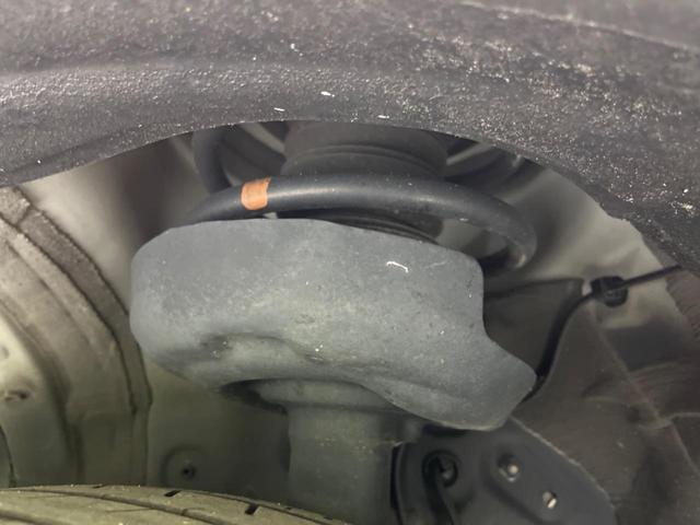 お車を安心してお乗りいただく為には、足回りの定期点検が欠かせません。サービスサポート（有償保証）では無料点検もご提供しており、安心のカーライフをお過ごしいただけるサポート体制が整っています。