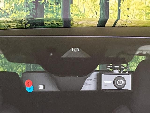 ＭＡＺＤＡ３セダン Ｘプロアクティブ　ツーリングセレクション　バックカメラ　ＢＯＳＥサウンド　衝突被害軽減システム　レーダークルーズ　禁煙車　電動リアゲート　パワーシート　ドラレコ　コーナーセンサー　スマートキー　ＬＥＤヘッド　ビルトインＥＴＣ（4枚目）