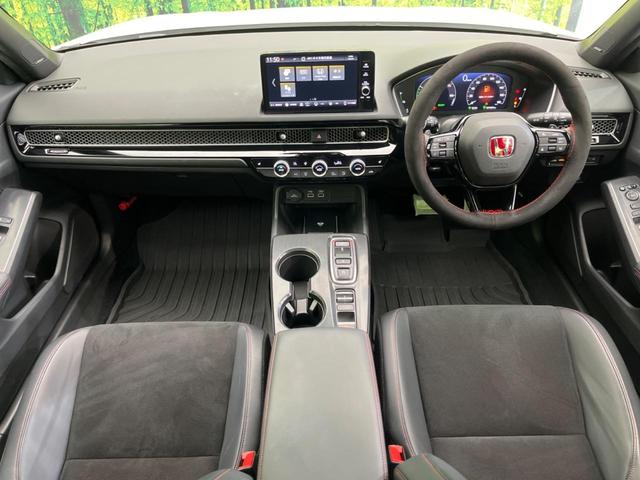 シビック ｅ：ＨＥＶ　衝突軽減装置　禁煙車　純正９インチナビ　ＢＯＳＥサウンド　アダプティブクルーズ　バックカメラ　ＥＴＣ　Ｂｌｕｅｔｏｏｔｈ　フルセグ　ドライブレコーダー　シートヒーター　パワーシート（2枚目）