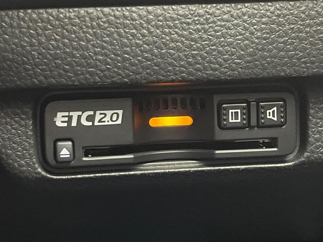 シビック ｅ：ＨＥＶ　衝突軽減装置　禁煙車　純正９インチナビ　ＢＯＳＥサウンド　アダプティブクルーズ　バックカメラ　ＥＴＣ　Ｂｌｕｅｔｏｏｔｈ　フルセグ　ドライブレコーダー　シートヒーター　パワーシート（7枚目）