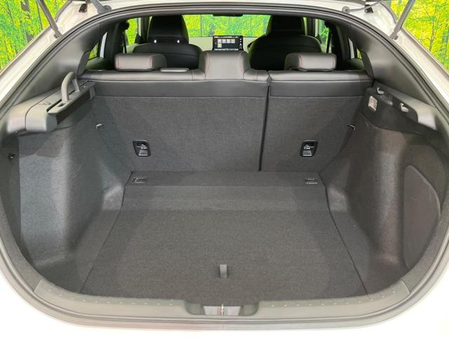 シビック ｅ：ＨＥＶ　衝突軽減装置　禁煙車　純正９インチナビ　ＢＯＳＥサウンド　アダプティブクルーズ　バックカメラ　ＥＴＣ　Ｂｌｕｅｔｏｏｔｈ　フルセグ　ドライブレコーダー　シートヒーター　パワーシート（10枚目）