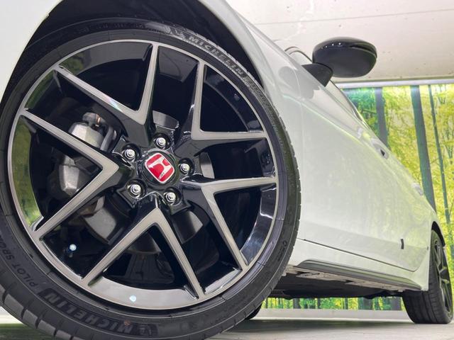 シビック ｅ：ＨＥＶ　衝突軽減装置　禁煙車　純正９インチナビ　ＢＯＳＥサウンド　アダプティブクルーズ　バックカメラ　ＥＴＣ　Ｂｌｕｅｔｏｏｔｈ　フルセグ　ドライブレコーダー　シートヒーター　パワーシート（13枚目）