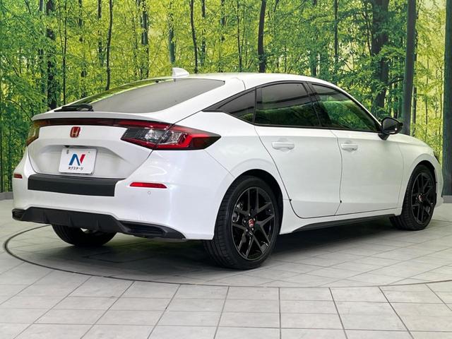 シビック ｅ：ＨＥＶ　衝突軽減装置　禁煙車　純正９インチナビ　ＢＯＳＥサウンド　アダプティブクルーズ　バックカメラ　ＥＴＣ　Ｂｌｕｅｔｏｏｔｈ　フルセグ　ドライブレコーダー　シートヒーター　パワーシート（17枚目）