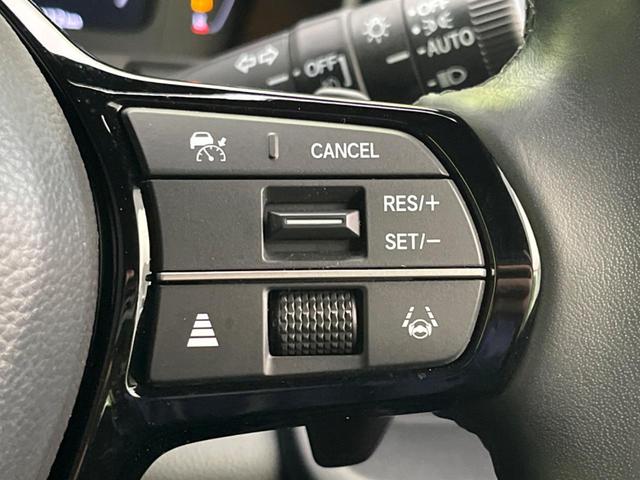 【アダプティブクルーズコントロール】高速道路での長距離走行が楽に！！自動で速度を保つクルーズコントロールが、衝突軽減システムと連携し、前方の車両を感知して車間を保つように速度調節してくれます！！