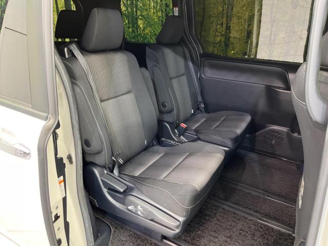 ヴォクシー ＺＳ　煌　両側電動ドア　後席モニター　バックカメラ　衝突被害軽減システム　禁煙車　ドラレコ　スマートキー　ＬＥＤヘッド　ビルトインＥＴＣ　クルコン　純正１６インチアルミ　オートライト　デュアルエアコン（9枚目）