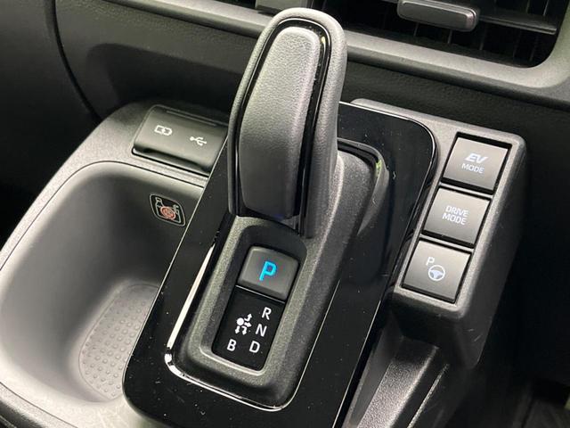 シエンタ ハイブリッドＺ　両側電動ドア　全周囲カメラ　１００Ｖ電源　衝突被害軽減システム　レーダークルーズ　禁煙車　コーナーセンサー　スマートキー　ＬＥＤヘッド　ビルトインＥＴＣ　純正１５インチアルミ　オートハイビーム（62枚目）